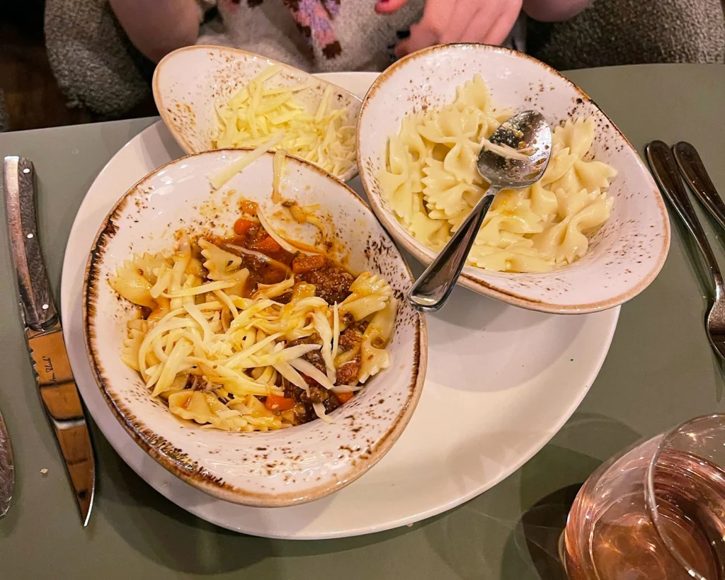 Pastastrikken met loeigoeie Bolognesesaus van Erfgoed Bossem